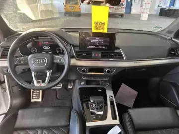 AUDI Q5 40 TDI. S-Line B&O MATRIX PANO AHK LUFT RAUTE