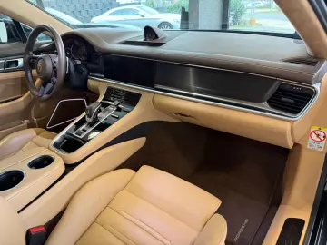 PORSCHE Panamera GTS Matrix ACC Bose Pano SoftClose 360