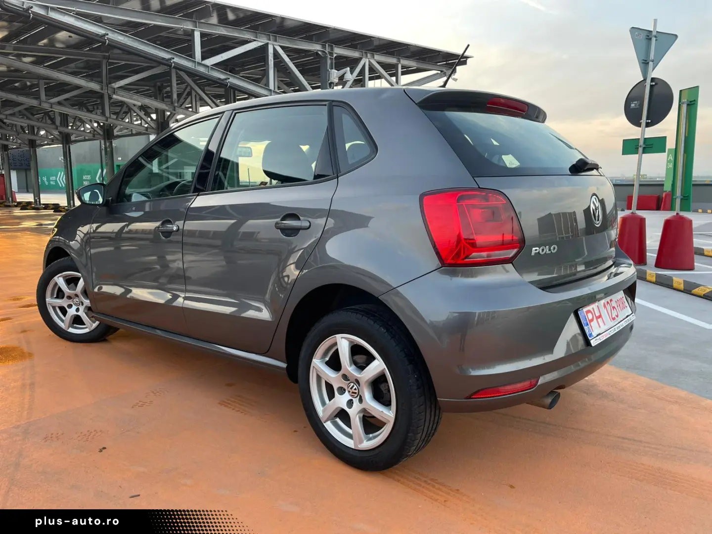 Volkswagen Polo 1.4TDI 01.2016 NAVI JANTE RATE CU BULETINUL