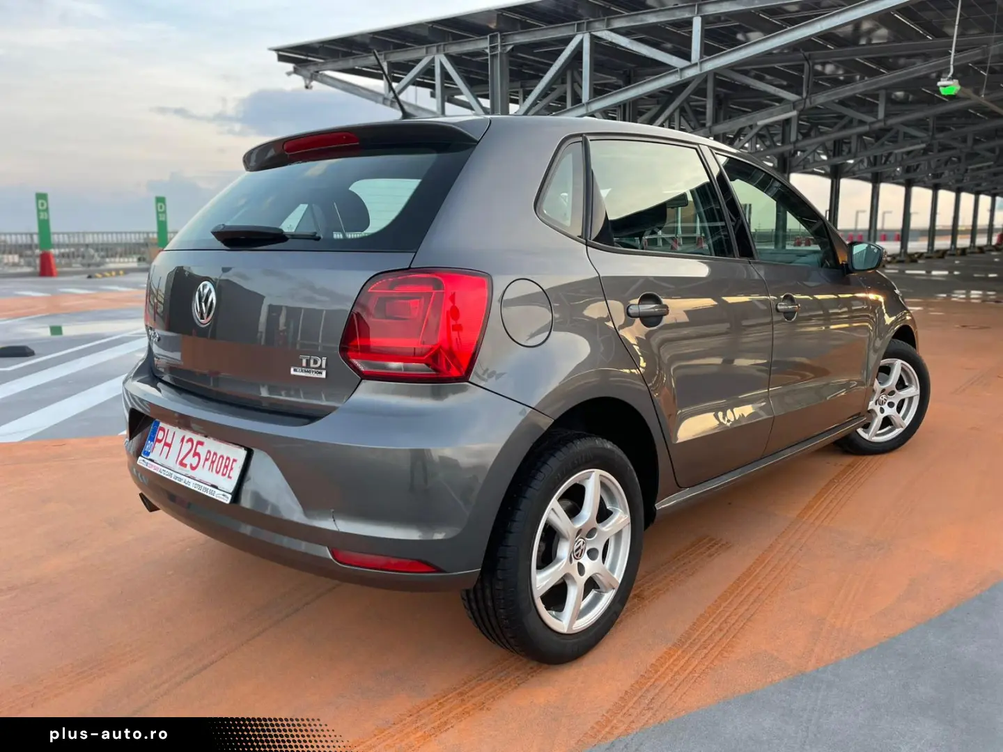 Volkswagen Polo 1.4TDI 01.2016 NAVI JANTE RATE CU BULETINUL