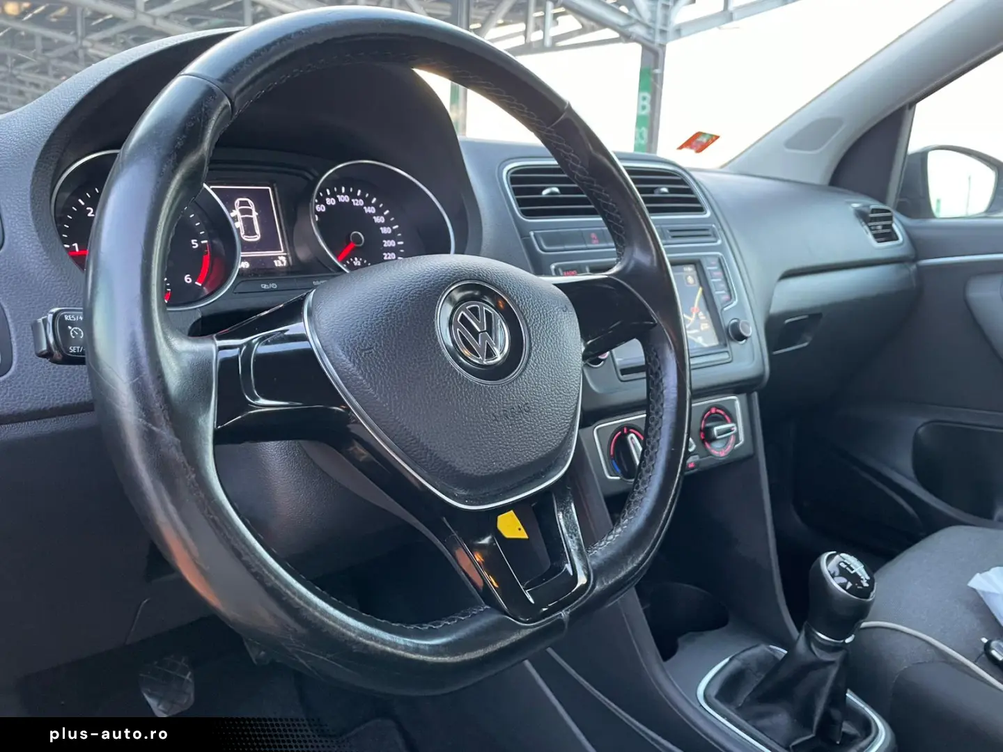 Volkswagen Polo 1.4TDI 01.2016 NAVI JANTE RATE CU BULETINUL