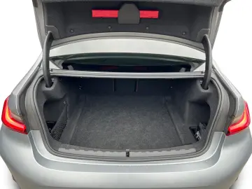 BMW 320d xDrive M Sport MMRY GLASDACH KMFRTZGNG 360