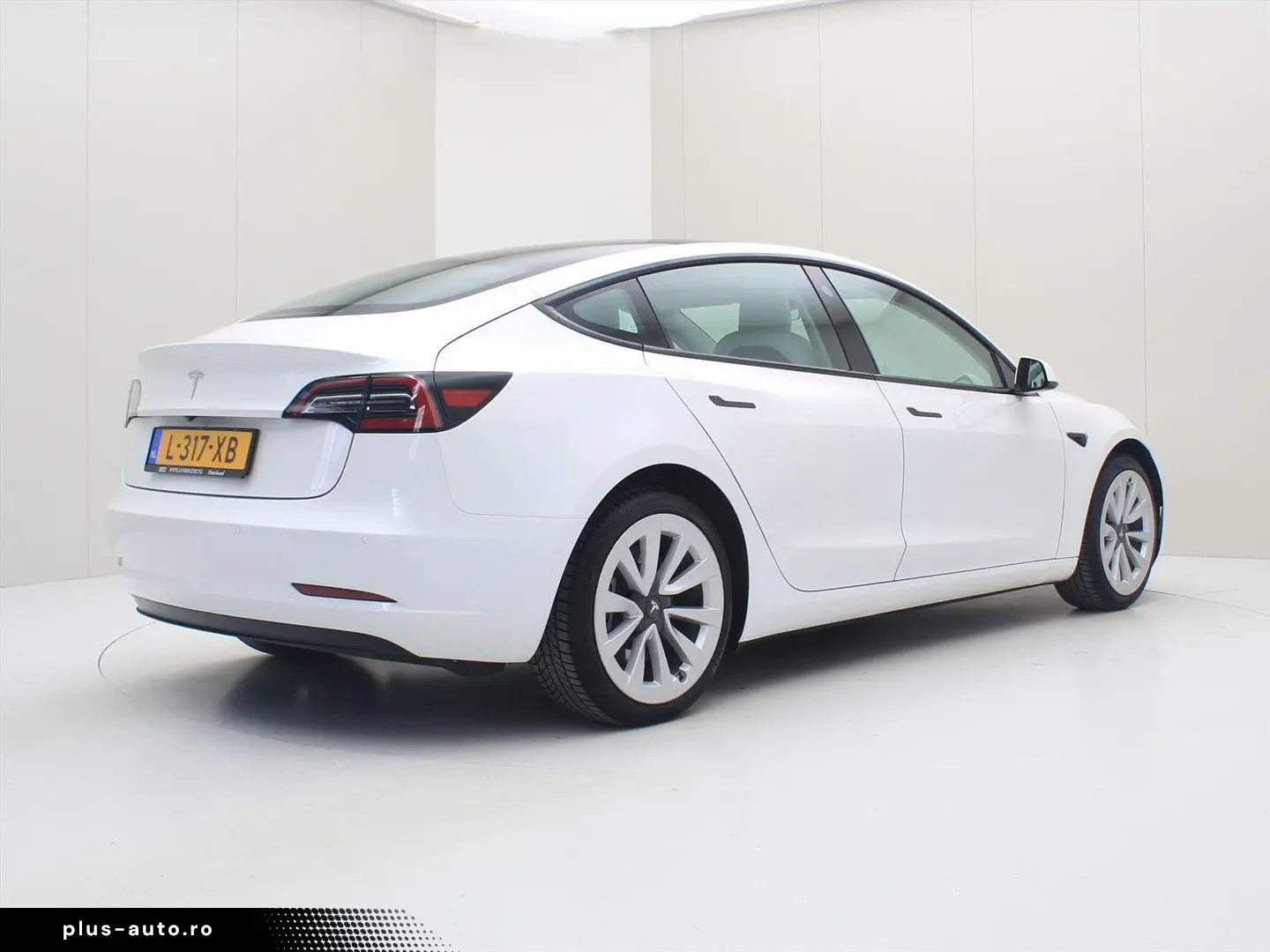 TESLA Model 3 Standard RWD Plus FACELIFT [ Weiß LEDER