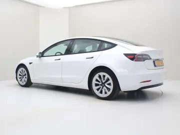 TESLA Model 3 Standard RWD Plus FACELIFT [ Weiß LEDER