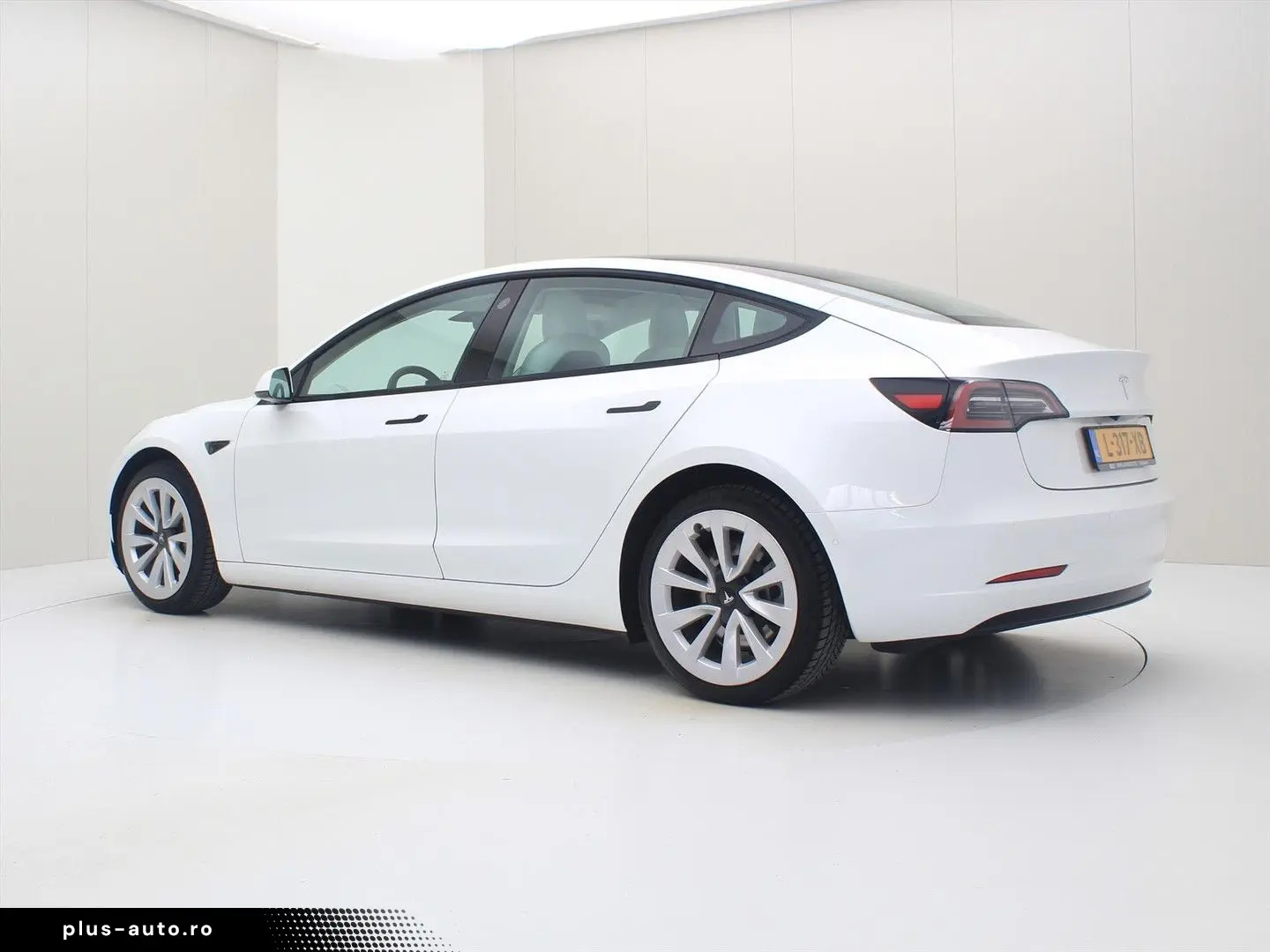 TESLA Model 3 Standard RWD Plus FACELIFT [ Weiß LEDER