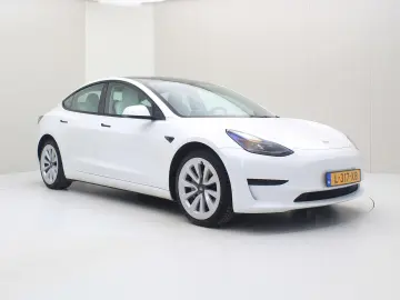 TESLA Model 3 Standard RWD Plus FACELIFT [ Weiß LEDER