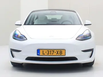 TESLA Model 3 Standard RWD Plus FACELIFT [ Weiß LEDER