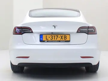 TESLA Model 3 Standard RWD Plus FACELIFT [ Weiß LEDER