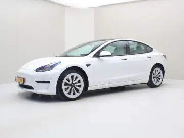 TESLA Model 3 Standard RWD Plus FACELIFT [ Weiß LEDER