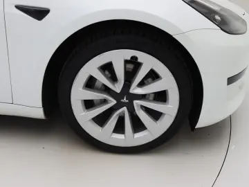 TESLA Model 3 Standard RWD Plus FACELIFT [ Weiß LEDER