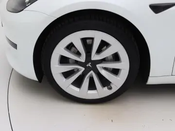 TESLA Model 3 Standard RWD Plus FACELIFT [ Weiß LEDER