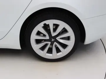 TESLA Model 3 Standard RWD Plus FACELIFT [ Weiß LEDER