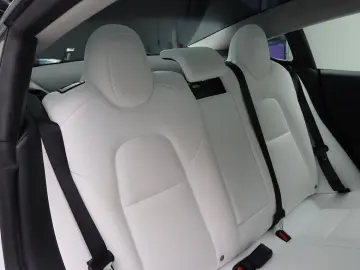 TESLA Model 3 Standard RWD Plus FACELIFT [ Weiß LEDER