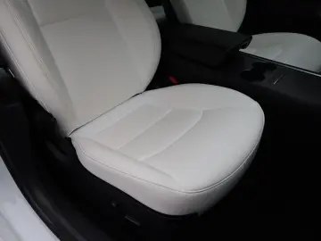 TESLA Model 3 Standard RWD Plus FACELIFT [ Weiß LEDER