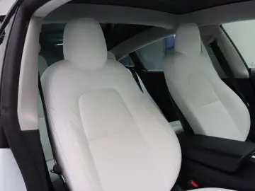 TESLA Model 3 Standard RWD Plus FACELIFT [ Weiß LEDER