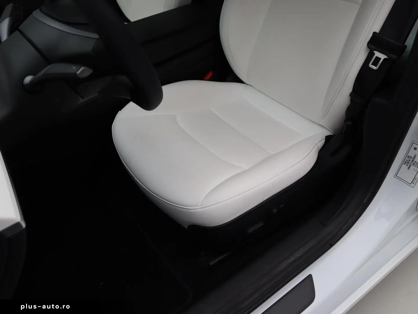 TESLA Model 3 Standard RWD Plus FACELIFT [ Weiß LEDER