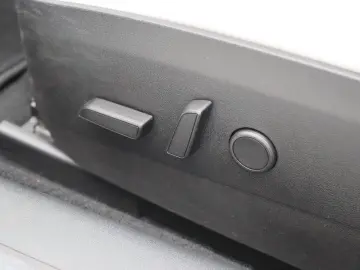 TESLA Model 3 Standard RWD Plus FACELIFT [ Weiß LEDER