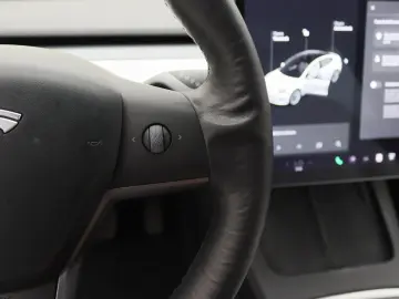TESLA Model 3 Standard RWD Plus FACELIFT [ Weiß LEDER