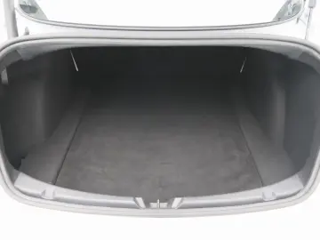 TESLA Model 3 Standard RWD Plus FACELIFT [ Weiß LEDER