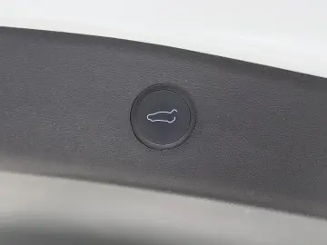 TESLA Model 3 Standard RWD Plus FACELIFT [ Weiß LEDER