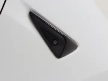 TESLA Model 3 Standard RWD Plus FACELIFT [ Weiß LEDER