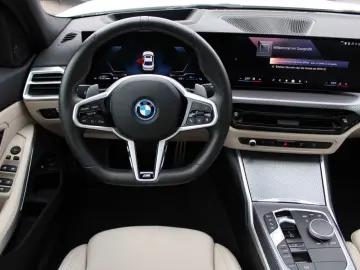 BMW 330e xDr.FACELIFT M Sport Pro HUD GlasD.Park 19