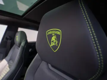 LAMBORGHINI Urus 23  B&O PANO MASSAGE