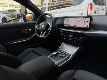 BMW 330e xDrive M Sport Pro DA PA  HuD H K DAB 19 LM