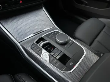 BMW 330e xDrive M Sport Pro DA PA  HuD H K DAB 19 LM