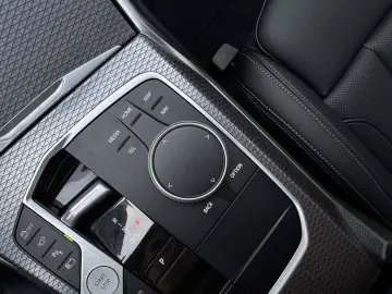 BMW 330e xDrive M Sport Pro DA PA  HuD H K DAB 19 LM