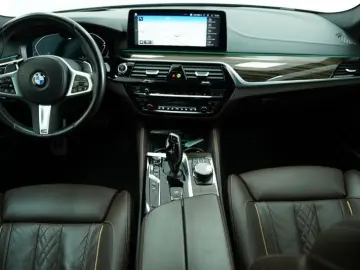 BMW 530d xDrive Limo M Sportpaket STANDHEIZUNG.LASER