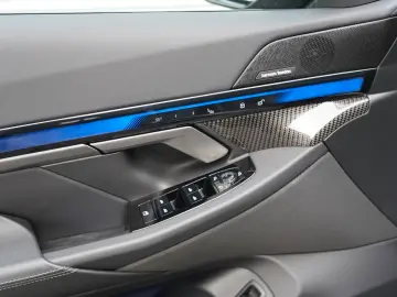 BMW 520d xDrive M Sport HEADUP ICONIC 360 KOMFORT