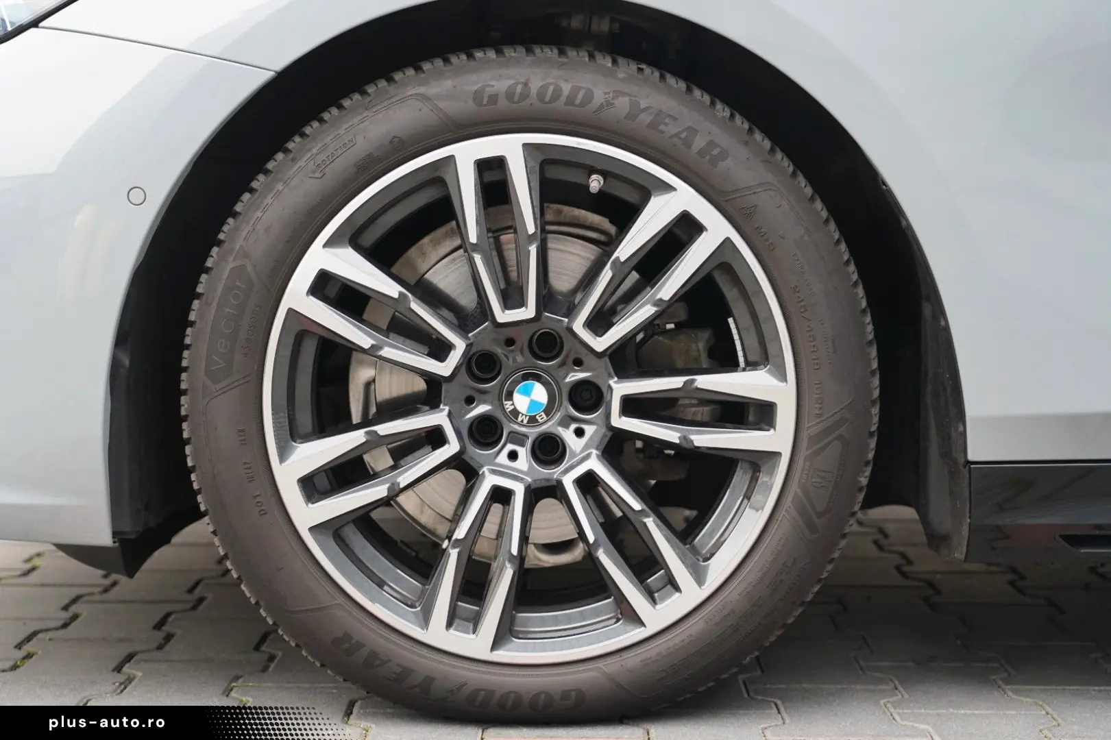 BMW 520d xDrive M Sport ICONIC 360 HUD MEMO H&K KEY