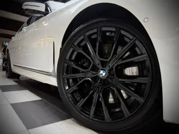 BMW 740dL Lang M Sport Lounge Tisch 3xTV B&W 100%Vol