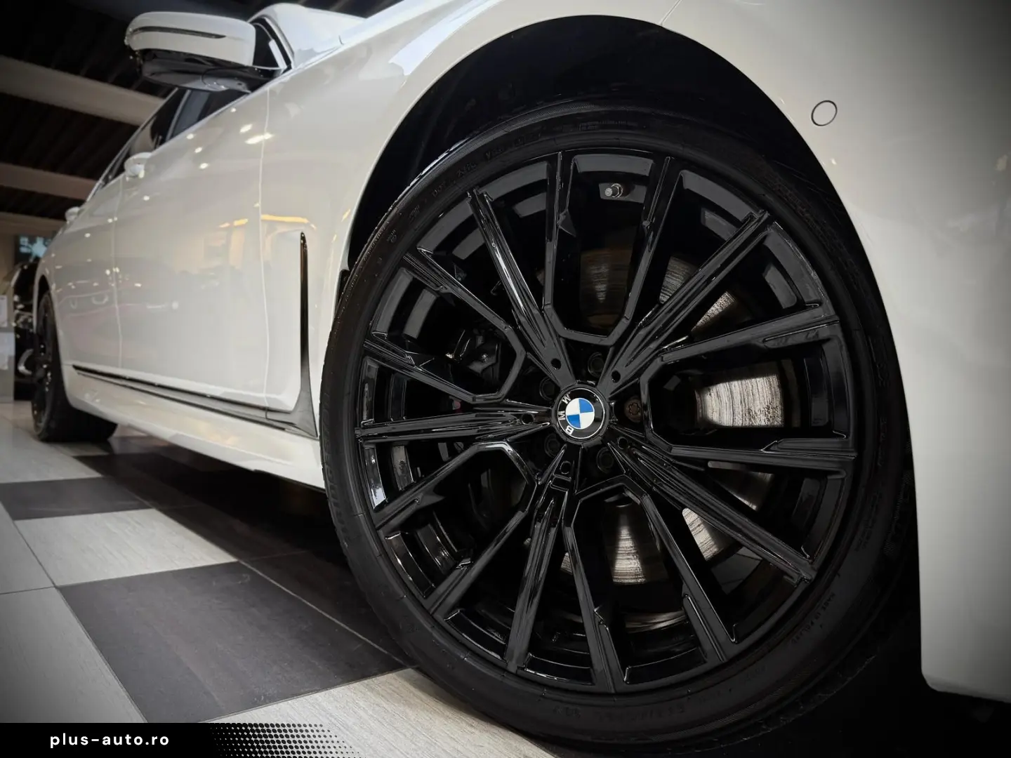 BMW 740dL Lang M Sport Lounge Tisch 3xTV B&W 100%Vol