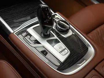 BMW 740dL Lang M Sport Lounge Tisch 3xTV B&W 100%Vol