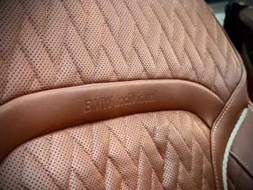 BMW 740dL Lang M Sport Lounge Tisch 3xTV B&W 100%Vol