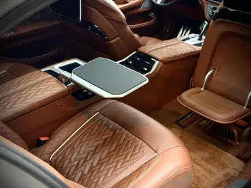 BMW 740dL Lang M Sport Lounge Tisch 3xTV B&W 100%Vol