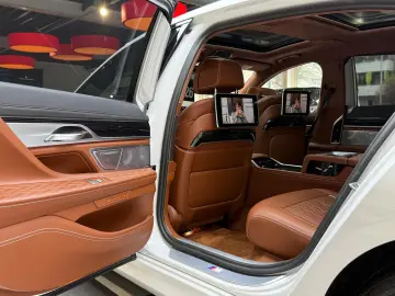 BMW 740dL Lang M Sport Lounge Tisch 3xTV B&W 100%Vol