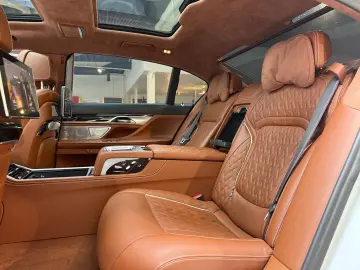 BMW 740dL Lang M Sport Lounge Tisch 3xTV B&W 100%Vol