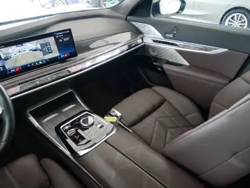 BMW 740d xDrive M SPORT B&W 360  STDHZG SKY  ICONICG