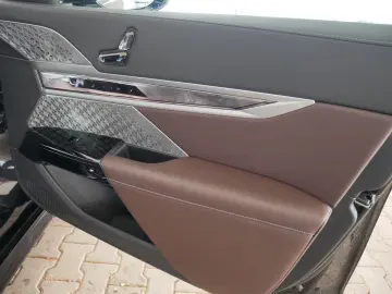 BMW 740d xDrive M SPORT B&W 360  STDHZG SKY  ICONICG