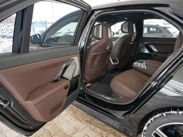 BMW 740d xDrive M SPORT B&W 360  STDHZG SKY  ICONICG