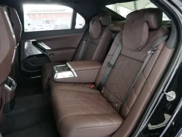 BMW 740d xDrive M SPORT B&W 360  STDHZG SKY  ICONICG