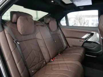 BMW 740d xDrive M SPORT B&W 360  STDHZG SKY  ICONICG