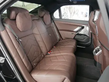 BMW 740d xDrive M SPORT B&W 360  STDHZG SKY  ICONICG