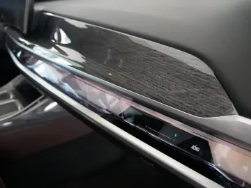 BMW 740d xDrive M SPORT B&W 360  STDHZG SKY  ICONICG