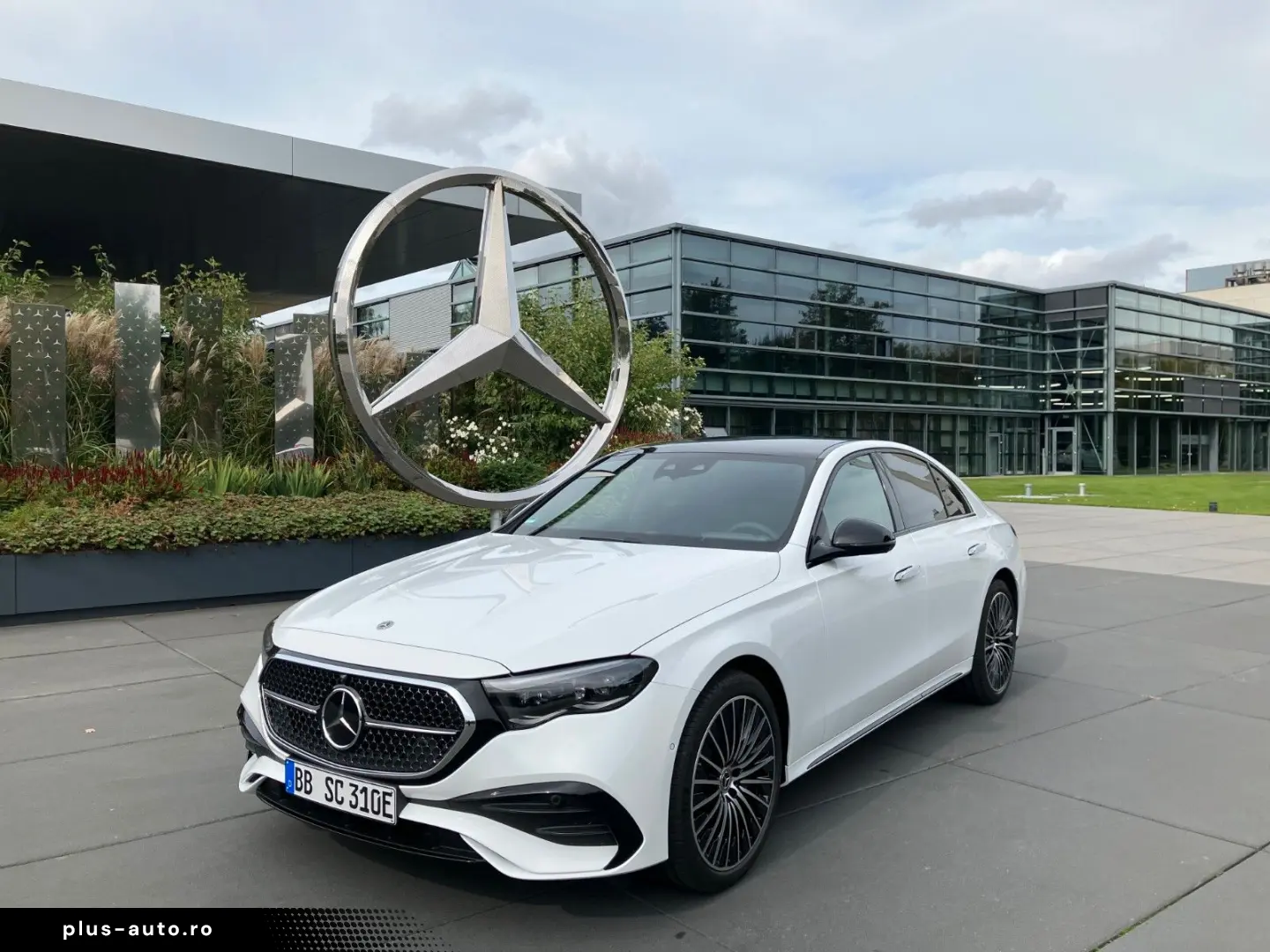 MERCEDES-BENZ E 400 e 4Matic AMG Line MBUX CAM LEDER BURM 4D