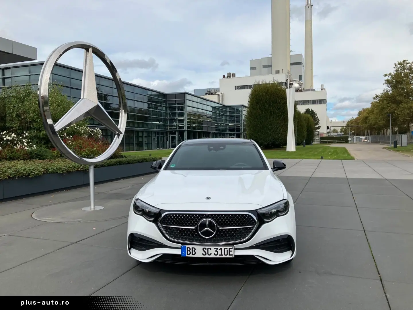 MERCEDES-BENZ E 400 e 4Matic AMG Line MBUX CAM LEDER BURM 4D