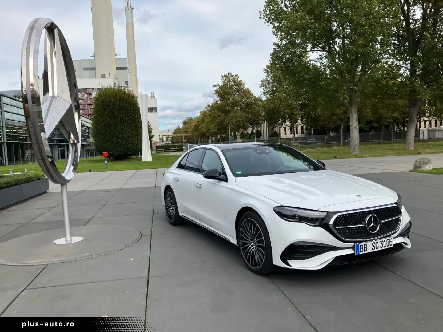 MERCEDES-BENZ E 400 e 4Matic AMG Line MBUX CAM LEDER BURM 4D